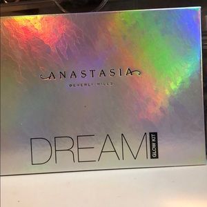 Anastasia dream glow kit